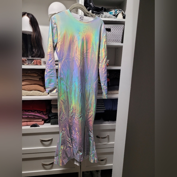 Norma Kamali long sleeve crew fishtail dress to midcalf in metallic silver - Picture 6 of 9